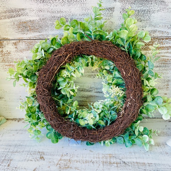 Seeded Baby Eucalyptus Twig Wreath - Picture 12 of 12